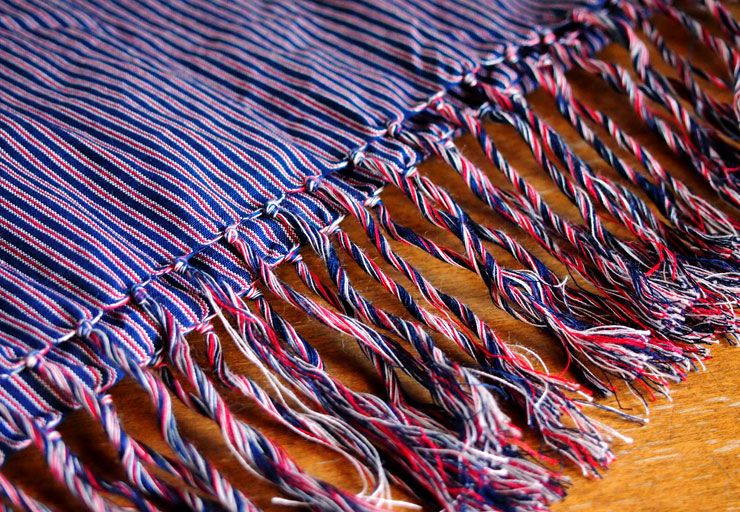 川越唐桟くびまき　紺地に赤・白縞