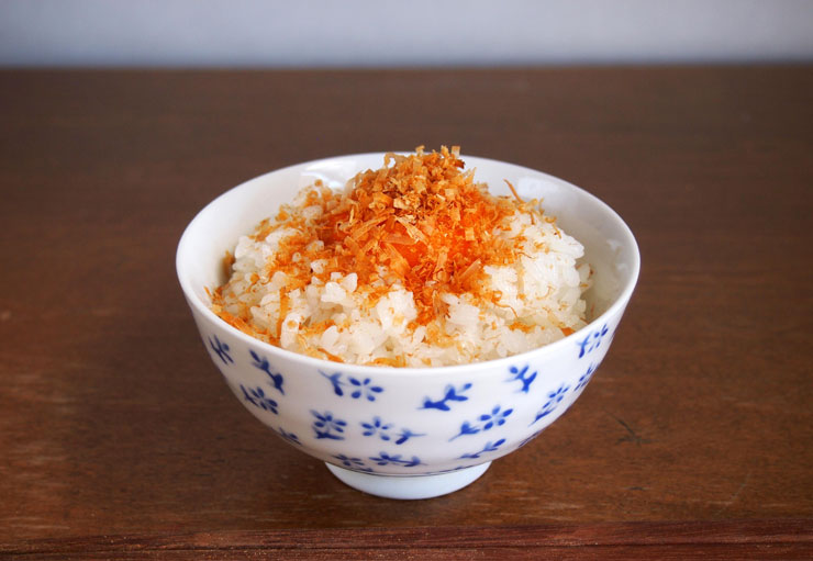 卵かけご飯と鶏削り節（しょう油味）