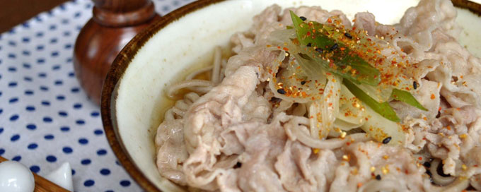 そばに七色唐辛子